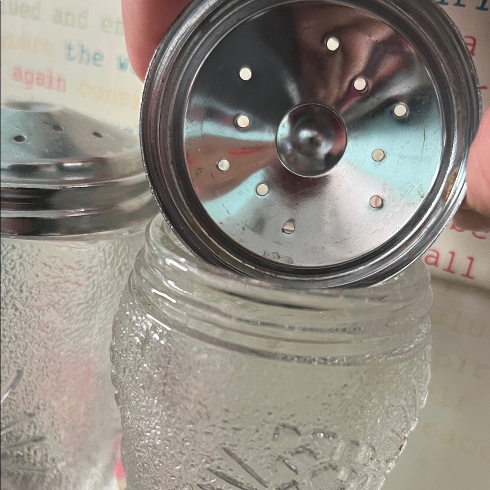 Premium Vintage Tiara Ponderosa Glass Salt and Pepper Shakers - Picture 4 of 6